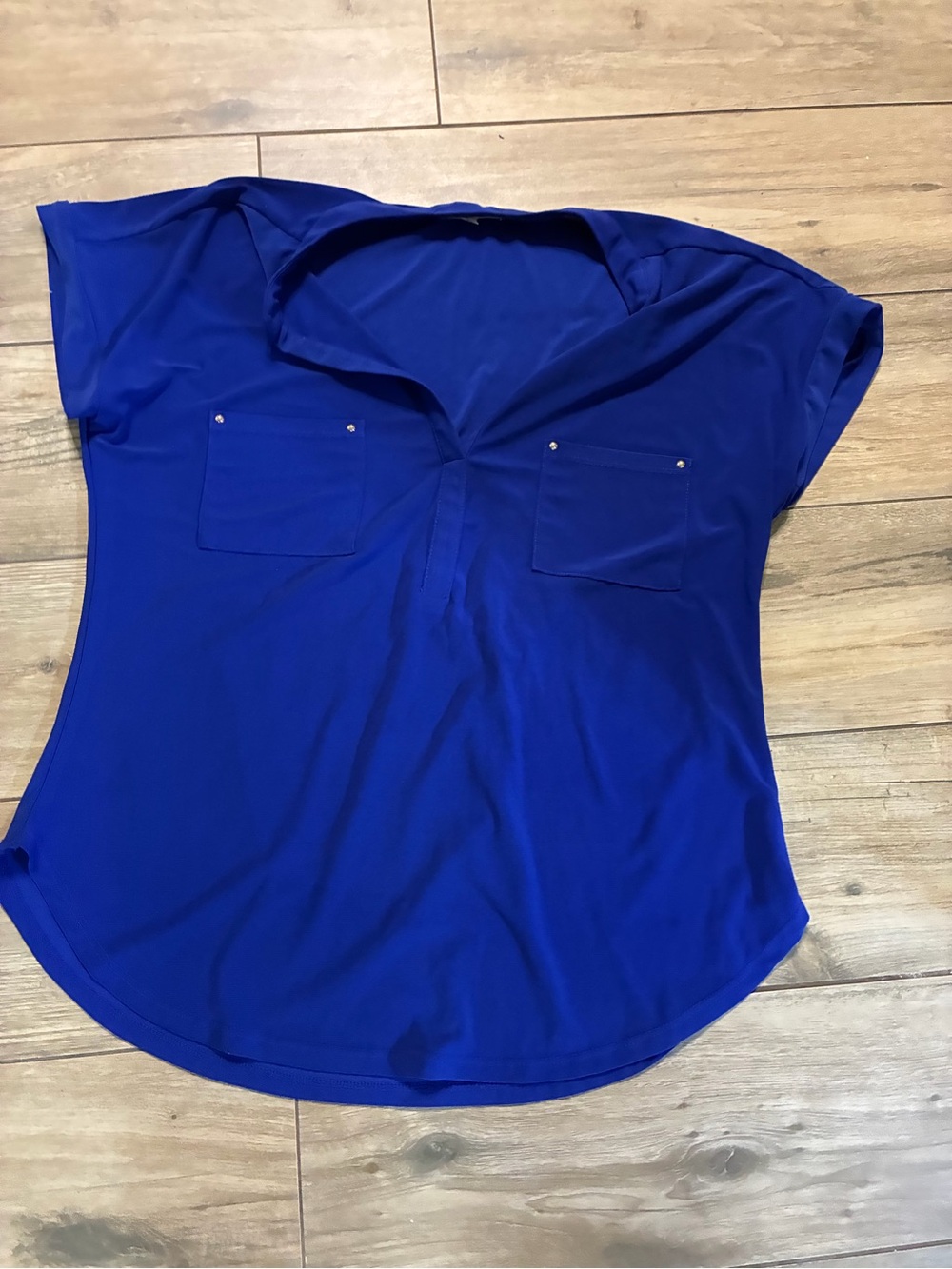 Relaxed V-Neck Short Sleeve Blouse in Royal Blue